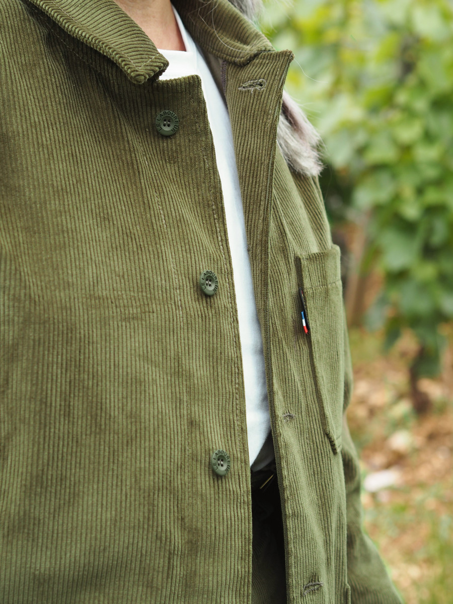 Boutonnage et poche de poitrine