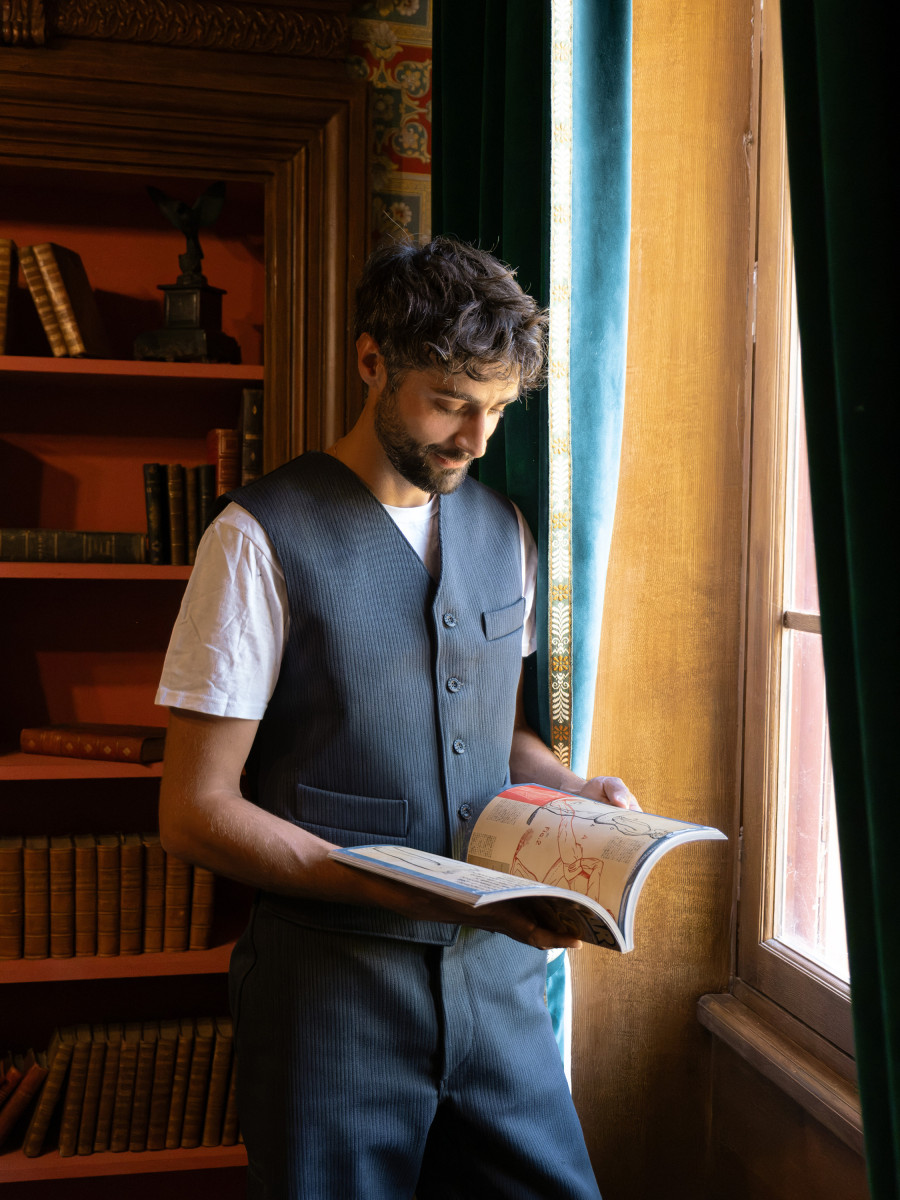 Le gilet de tailleur baroudeur porté par un homme